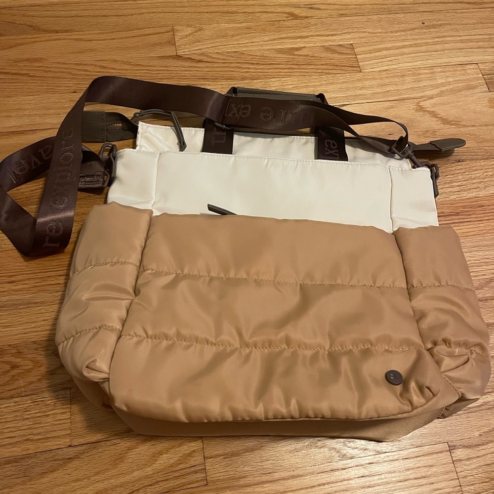 Elegant Tan and Cream Women's Travel Bag